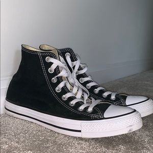 Women’s black converse